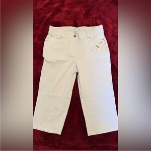 NWT 89 and Madison white cropped pant size 12